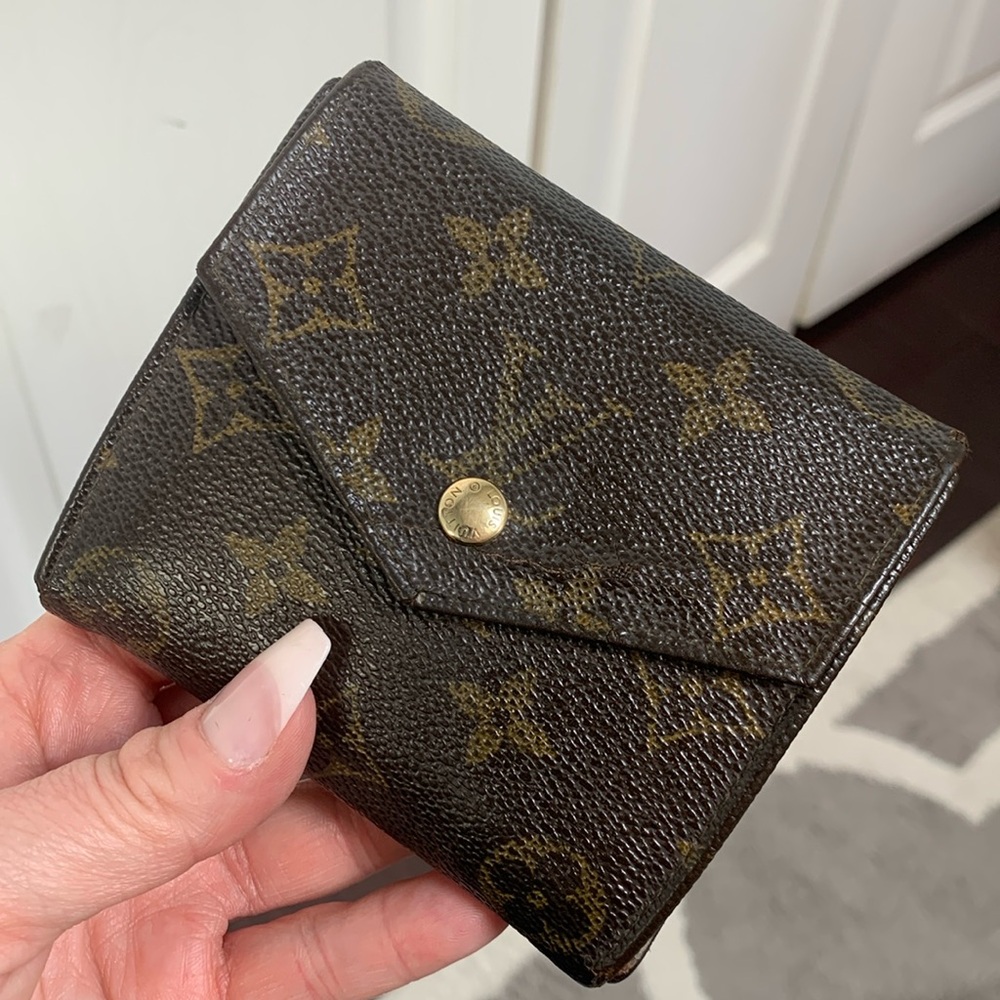 1990 authentic Louis Vuitton compact Elise wallet - scar blemish on front